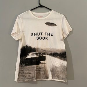 EUC 'Shut the Door' Joe Fresh tshirt size large